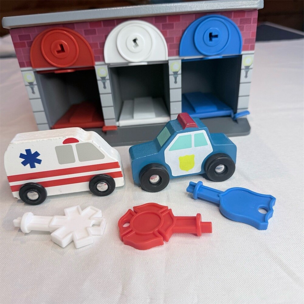 Melissa & Doug Keys & Cars Rescue Garage Playset w/ 3 Keys Missing 1 Vehicle